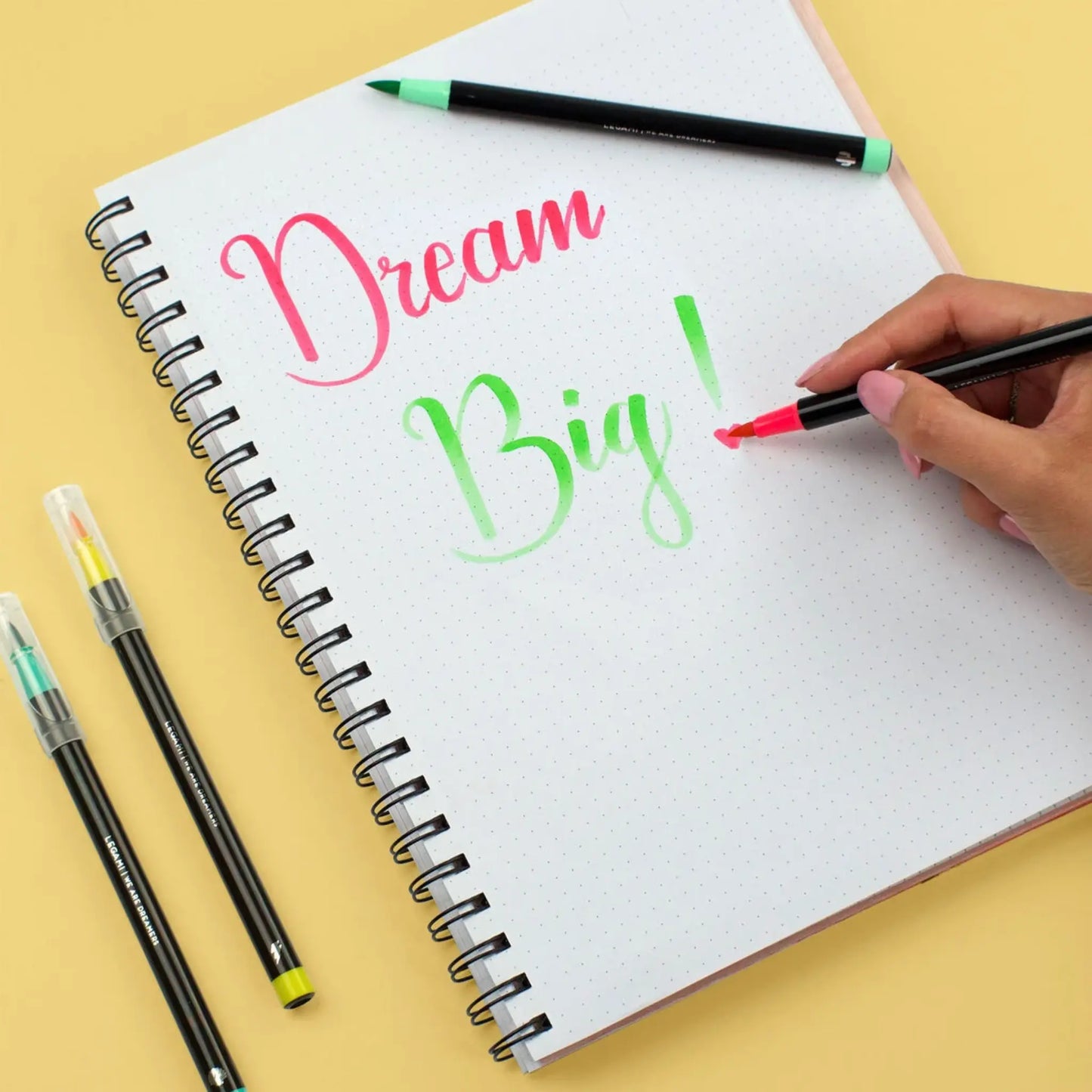 Set 12 Brush Markers Legami Bright | Pennarelli Punta Pennello Lettering e Acquarello